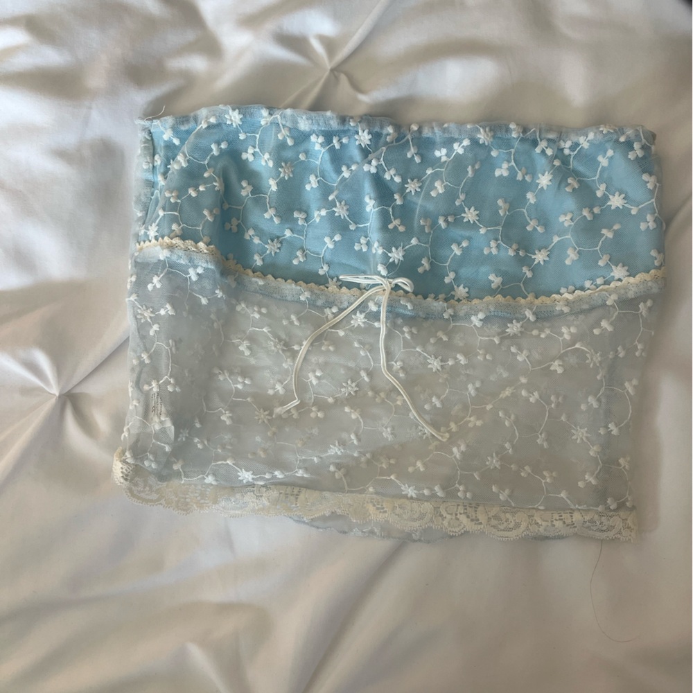 Blue + white crop. Size small. Worn 1x.